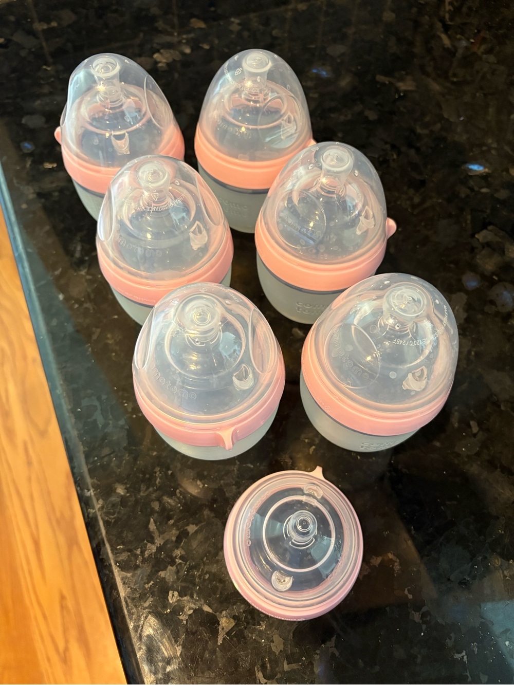 Set of 6 Comotomo Baby Bottles with Pink Rim + 1 Extra Nipple